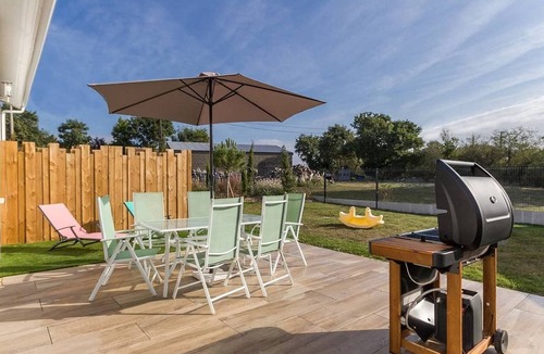 Pornic Cottage | Family-Friendly Farmhouse: 4 km to Beach, 2 km to Shops, Garden, WiFi, Baby Gear