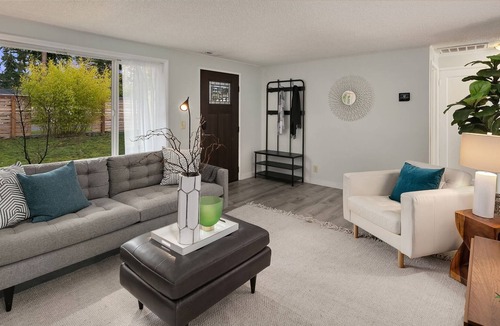 North City House | Family Friendly! Foodie kitchen w/central AC & big fenced yard. 12m to Seattle