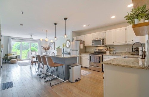 North Conway Apartment | Family-friendly Gem w/Heated Pool Near Storyland!