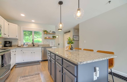 North Conway Apartment | Family-friendly Gem w/Heated Pool Near Storyland!