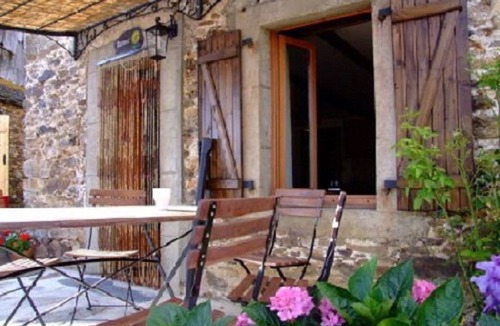 Pampelonne Cottage | Family friendly gite with shared pool