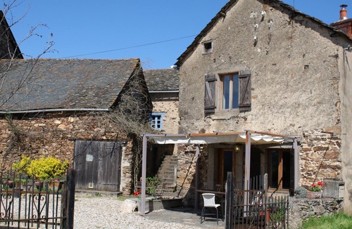 Pampelonne Cottage | Family friendly gite with shared pool