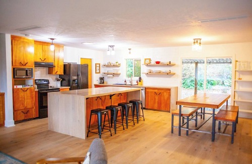 The Dalles House | Family Friendly Gorge Lodge