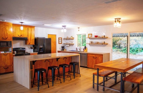 The Dalles House | Family Friendly Gorge Lodge