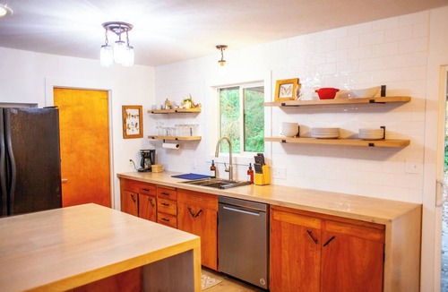 The Dalles House | Family Friendly Gorge Lodge