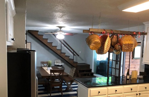 Malakoff House | Family Friendly Gorgeous 5 Bdrm, Open Water, New Boathouse, Firepit, & Fenced