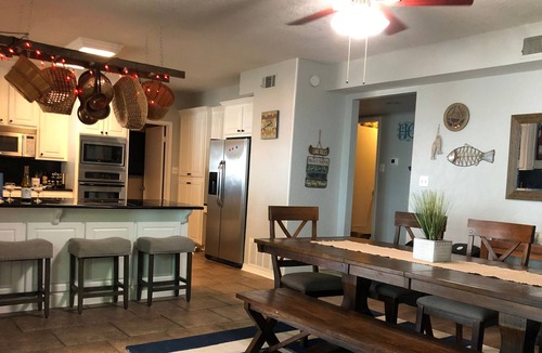 Malakoff House | Family Friendly Gorgeous 5 Bdrm, Open Water, New Boathouse, Firepit, & Fenced