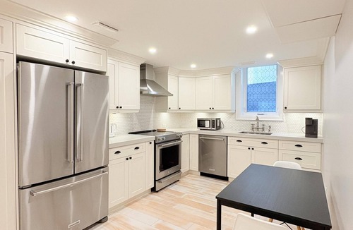 Aurora House | Family Friendly Gorgeous 2-BR 3-Bed Spacious Suite