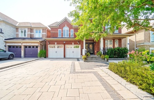 Aurora House | Family Friendly Gorgeous 2-BR 3-Bed Spacious Suite