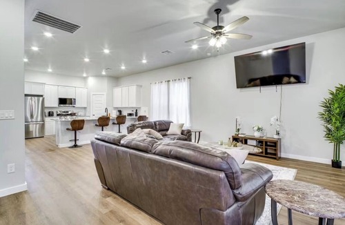 Lubbock House | Family-Friendly Haven: Space for Everyone!