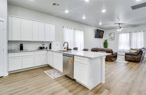 Lubbock House | Family-Friendly Haven: Space for Everyone!