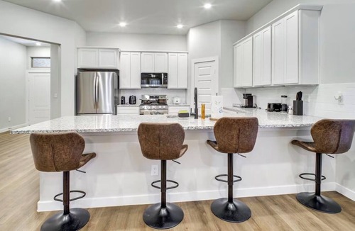 Lubbock House | Family-Friendly Haven: Space for Everyone!