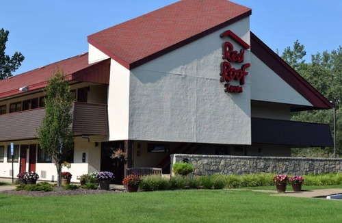 Bowmansville House | Family-friendly Hotel Near Downtown Buffalo! w/ Free Parking, Pets are Allowed!