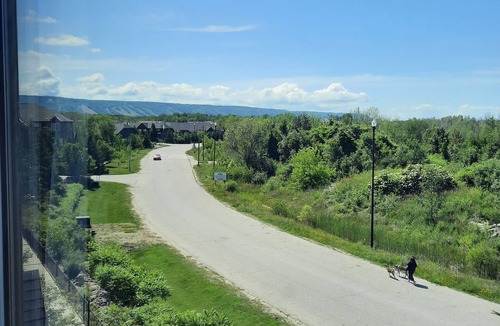 Collingwood House | Family-Friendly Home | Hiking, Beaches, Pool Access | Minutes to Blue Mountain