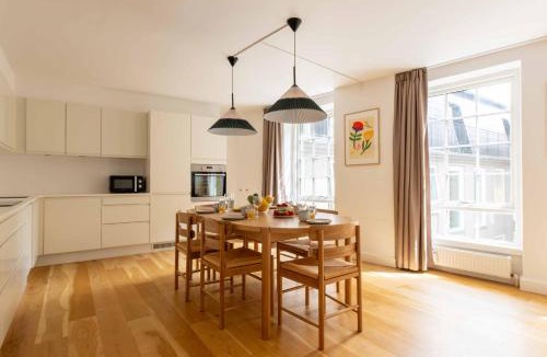 Copenhagen City Centre Apartment | Family-Friendly Home for 10 in Prime Location