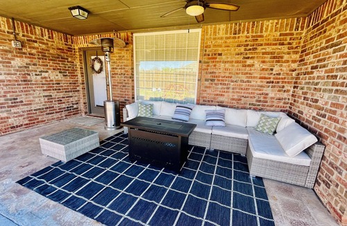 Elgin House | Family friendly home in Elginn15 min from Fort Sill
