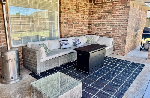 Elgin House | Family friendly home in Elginn15 min from Fort Sill