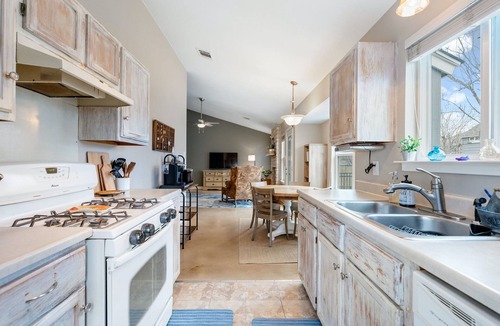 Buckingham Estates House | Family Friendly Home in South Austin