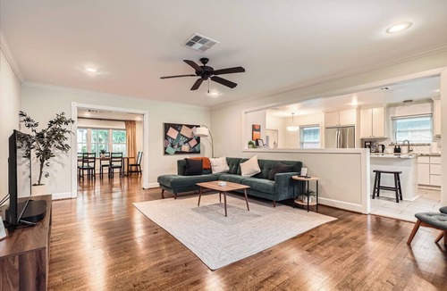 Braeswood Place House | Family-Friendly Home in Braeswood - Prime Location