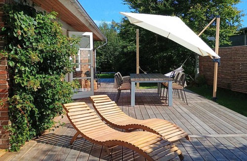Aalbaek Villa | Family-friendly home near beach forest harbour