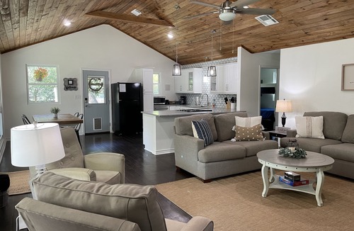 Brazoria House | Family friendly home on San Bernard River - GORGEOUS sunsets!