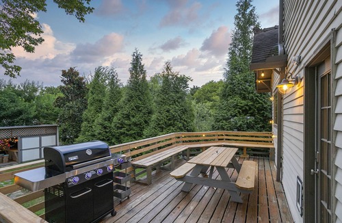 Inglewood House | Family-Friendly Home - 1920s Charm w/Modern Comfort