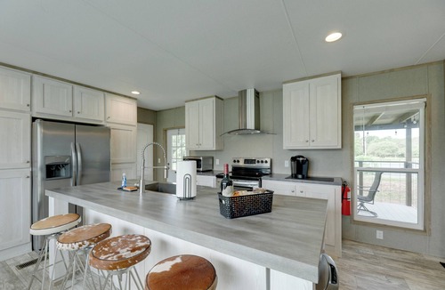 Sublime Cottage | Family-friendly Home w/Pond, 5 Mi to Splashway!