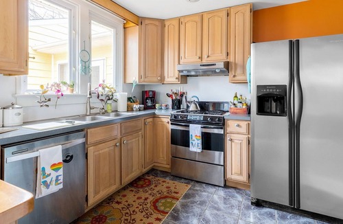 Wilmington House | Family friendly home with fire pit, large yard, and parking