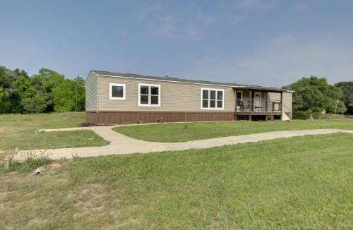 Sublime House | Family-Friendly Home w/Pond, 5 Mi to Splashway!