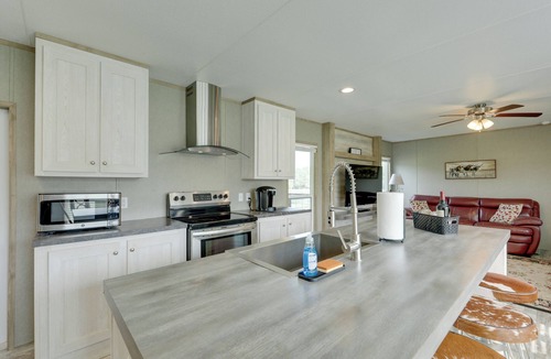 Sublime House | Family-Friendly Home w/Pond, 5 Mi to Splashway!