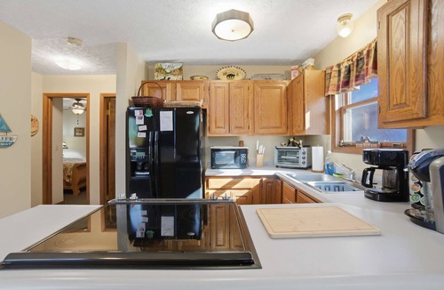 North Glade Hills House | Family-Friendly Home w/Hot Tub Fire Pit Games