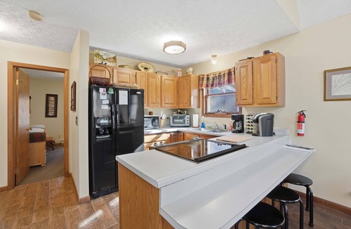North Glade Hills House | Family-Friendly Home w/Hot Tub Fire Pit Games
