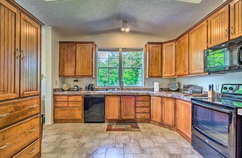 Williston House | Family-Friendly Home with Deck by Rainbow Springs!
