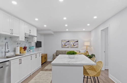 Ashburn Apartment | Family Friendly | HOT TUB | Near Toronto & UOIT