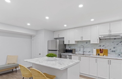 Ashburn Apartment | Family Friendly | HOT TUB | Near Toronto & UOIT