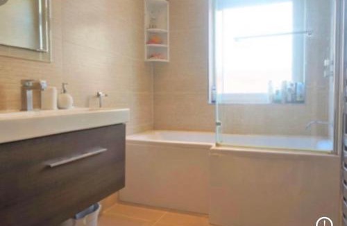 Coulsdon West Villa | Family friendly house