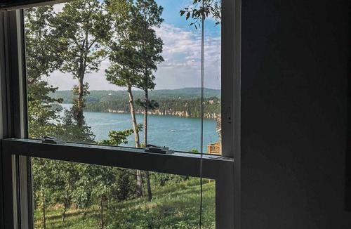 Rogers House | Family-Friendly House on Beaver Lake with a View!