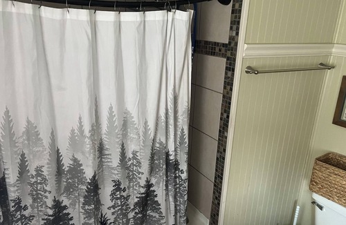 Syracuse House | Family Friendly House Between Two Lakes