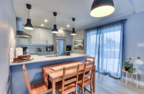 Delson Apartment | Family friendly house with free parking