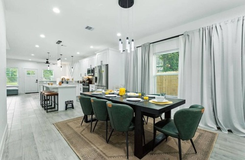 OST - South Union House | Family-Friendly Houston Home Gazebo, Fire Pit & Near Downtown