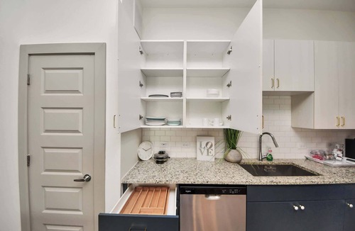 Addicks Apartment | Family-Friendly Houston Apartment: Game Room, Pool & King Beds!
