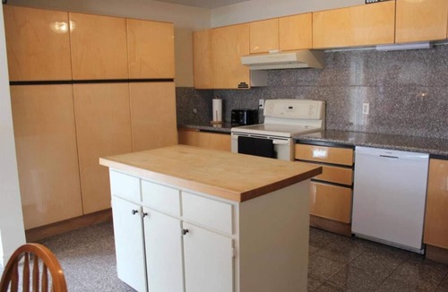 Prince Edward House | Family Friendly in Picton, PEC!