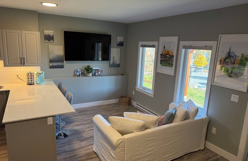 Halifax House | Family friendly king size bed+ sofa bed and rolling twin bed 15 min to downtown