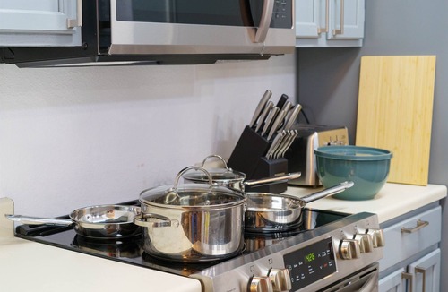 East Oak Hill House | Family Friendly & King Suite & Fire Pit, 9 Mil DT