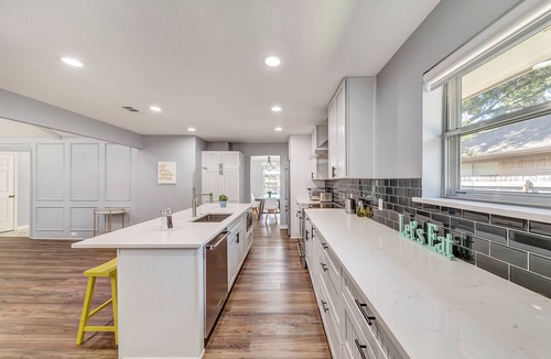 Northeast Carrollton House | Family Friendly, King bed, Close to Highways, Games, Foosball, Grill
