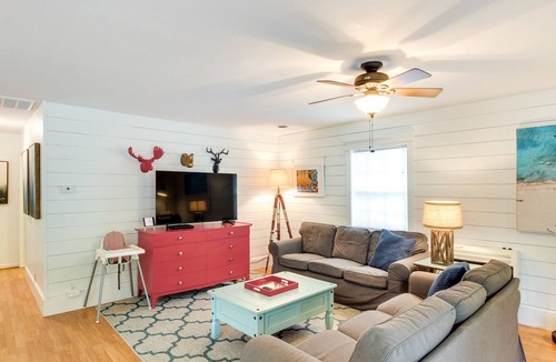 La Cygne House | Family-Friendly Lake Getaway w/ Dock Near KC!