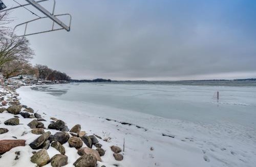 McFarland House | Family-Friendly Lake Waubesa Home: Boat + Swim!