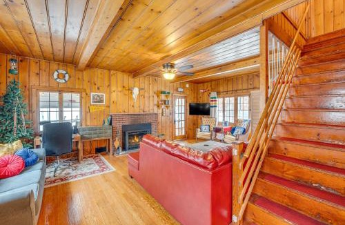 McFarland House | Family-Friendly Lake Waubesa Home: Boat + Swim!