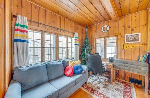 McFarland House | Family-Friendly Lake Waubesa Home: Boat + Swim!