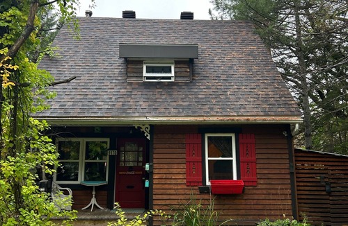 Chertsey Cabin | Family friendly lakefront cabin in charming Chertsey - spa & sauna